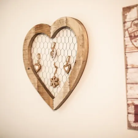 Spazioso Ed Accogliente A Pochi Passi Dal Centro Апартаменты *